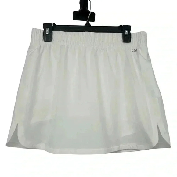 DSG STRIDE PURE WHITE SKORT WOMENS SIZE MEDIUM PICKLEBALL GOLF TENNIS ATHLETIC - Picture 1 of 13